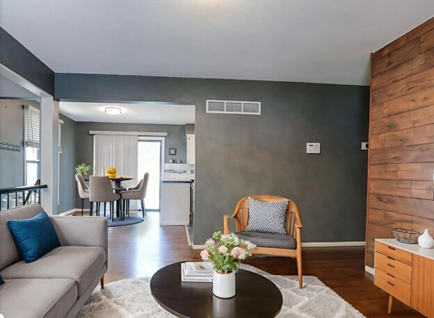 Foto del edificio - 3909 S Marshall Dr