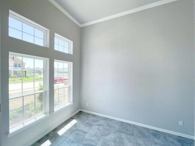 Foto del edificio - 440 Round Lake Dr