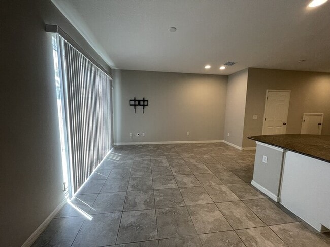 Building Photo - Coming Soon! Spacious 3/2.5 Townhome with ...