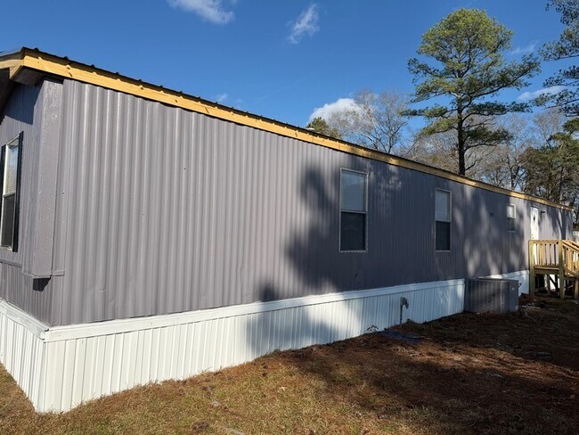 Building Photo - 28a Somerset Dr