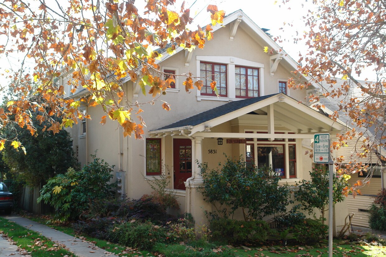Building Photo - 5831 Ocean View Dr