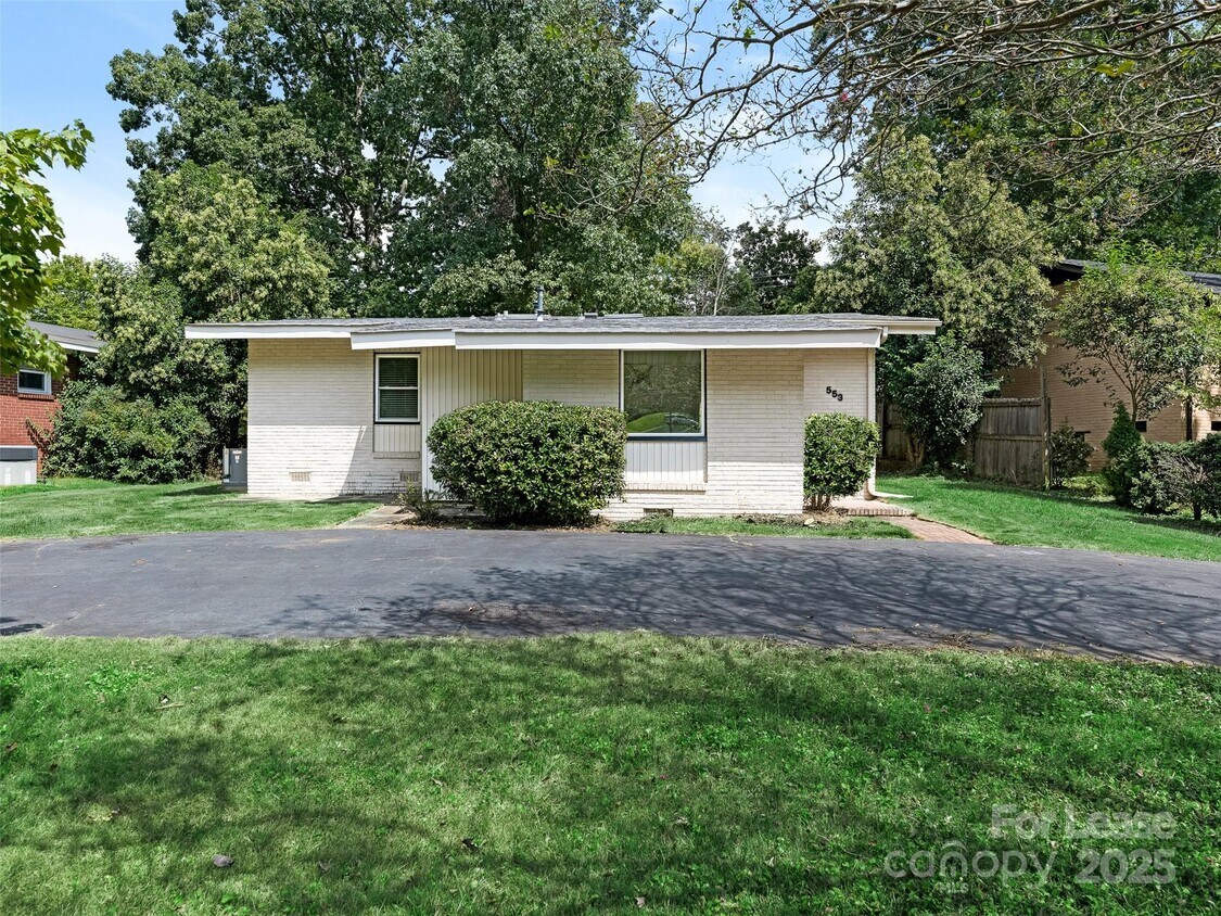 Foto principal - 553 Kenlough Dr