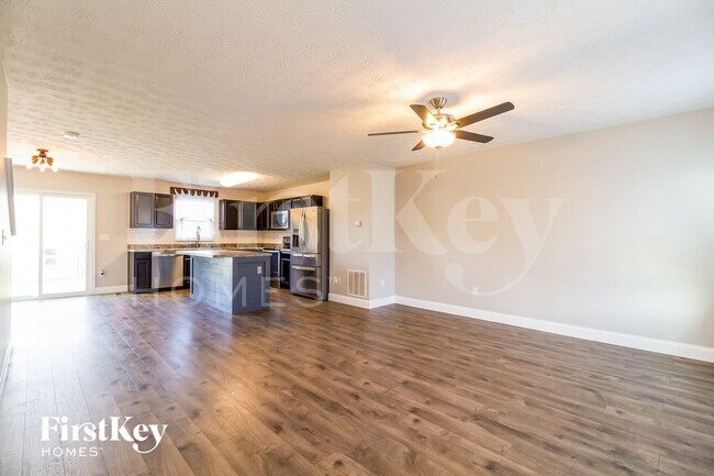 Foto del edificio - 6156 Woodville Dr