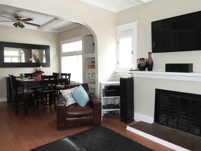 Foto del edificio - 2322 Cherry St