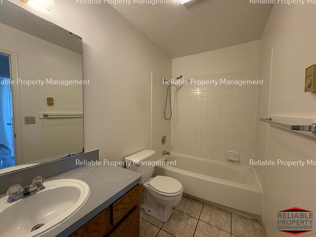Building Photo - 2122 Meppen Dr