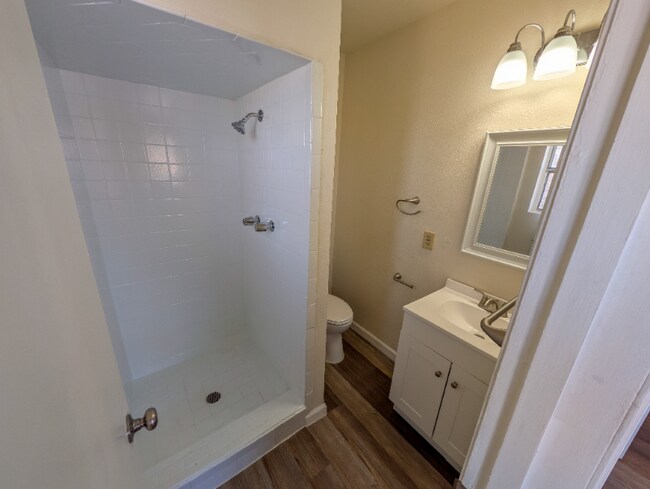 Foto del edificio - 3524 Mobile Ave