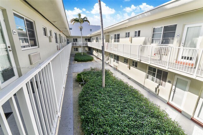 Foto del edificio - 6930 Rue Versailles Dr