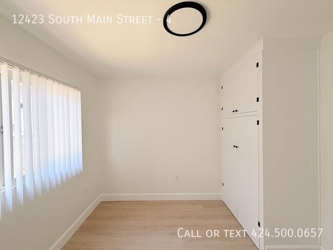 Foto del edificio - 12423 Main St