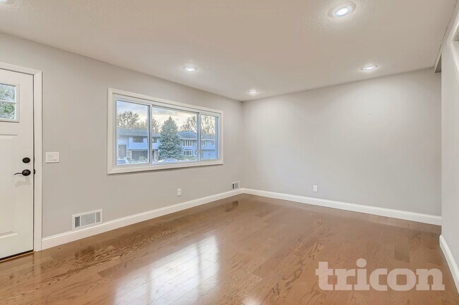 Foto del edificio - 7020 Winsdale St