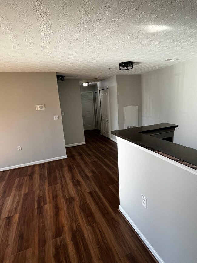 Building Photo - 8941 Town Center Cir