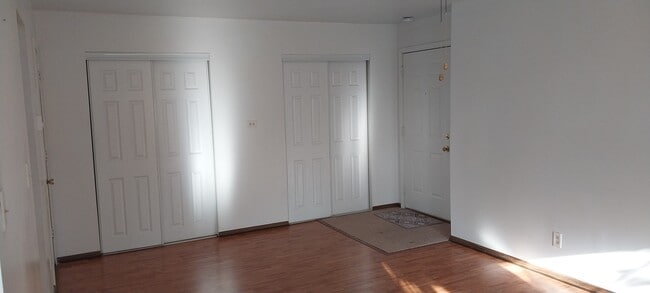 Building Photo - 352 N Birch St