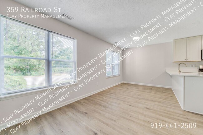 Foto del edificio - 359 Railroad St