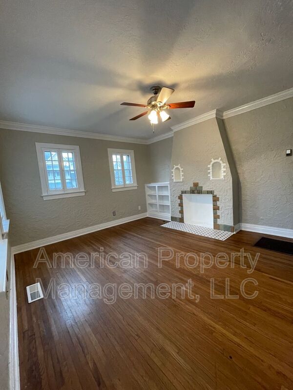 Building Photo - 1403 S Florence Ave
