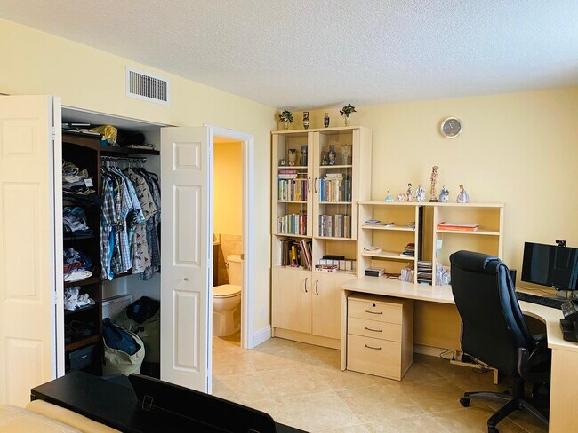 Foto del edificio - 6461 NW 2nd Ave