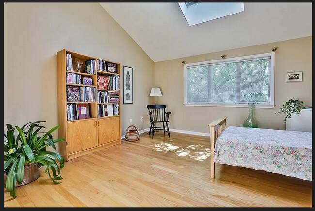 Building Photo - 148 Westview Dr