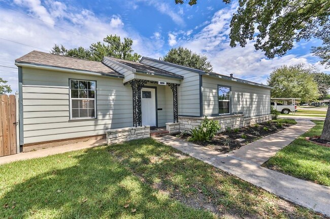 Building Photo - 7123 La Paseo St