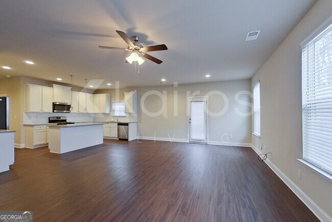 Building Photo - 155 Orchard Ln