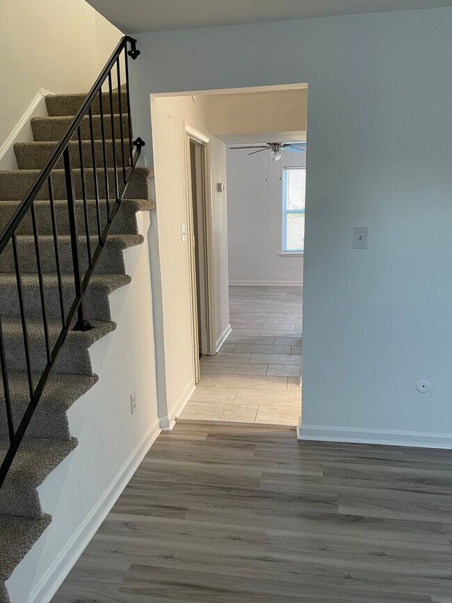 Foto del edificio - Centrally Located 3BR Townhome – Close to Everything!