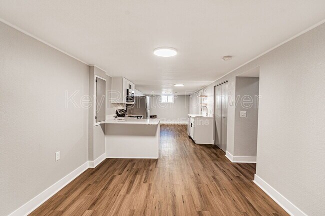 Foto del edificio - 6636 Depew St