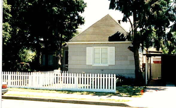 Building Photo - 401 Rollins