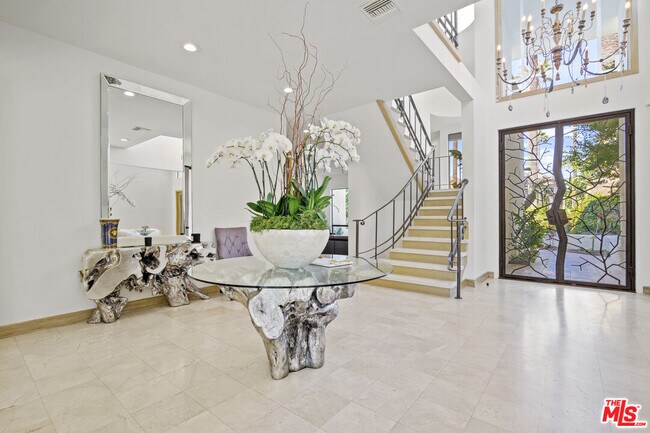 Foto del edificio - 605 N Hillcrest Rd