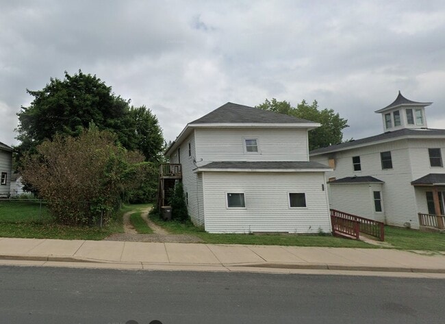 Building Photo - 920 Davis St