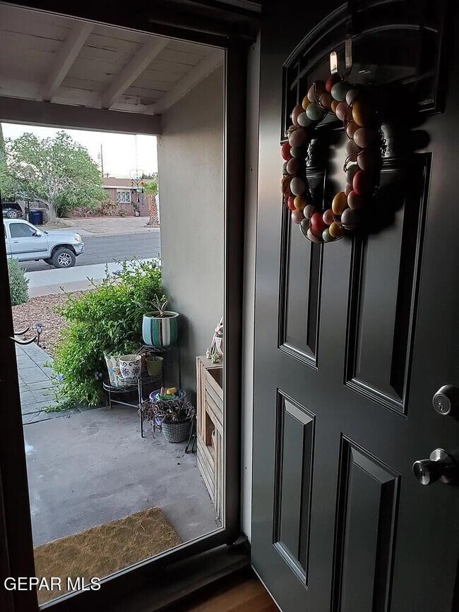 Foto del edificio - 2705 Jackson Ave