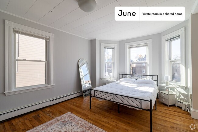 Building Photo - Private bedroom in 3 bed/1 bath Home