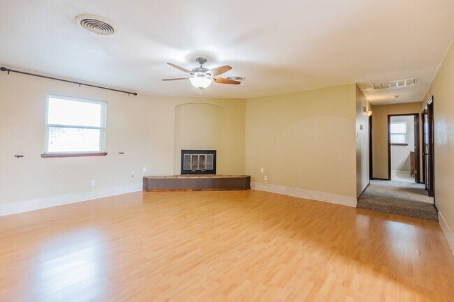 Foto del edificio - Beautiful Home Near Foothills Park With Gr...