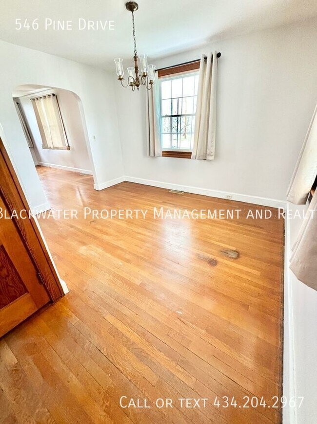 Building Photo - 1 Bedroom Home in Rivermont!