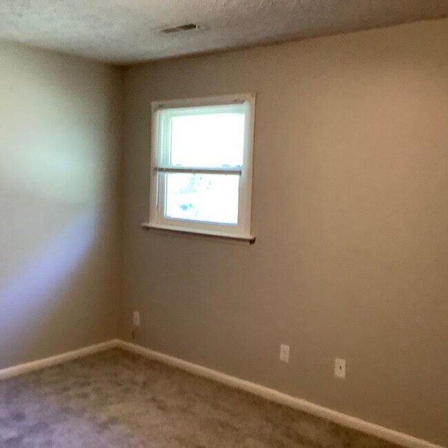 Foto del edificio - 6 Rainbow Forest Dr