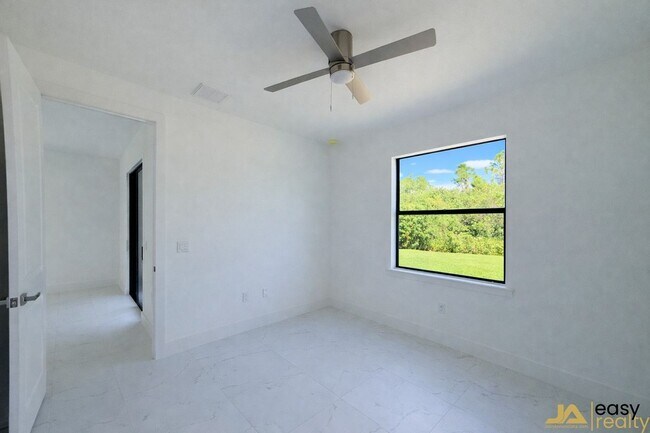 Foto del edificio - 1047 Jaguar Blvd
