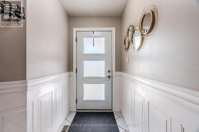 Photo du bâtiment - 893 Bitterbush Crescent