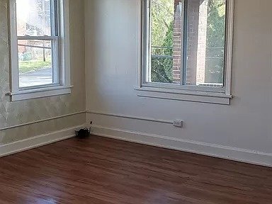 Building Photo - home in this upper unit