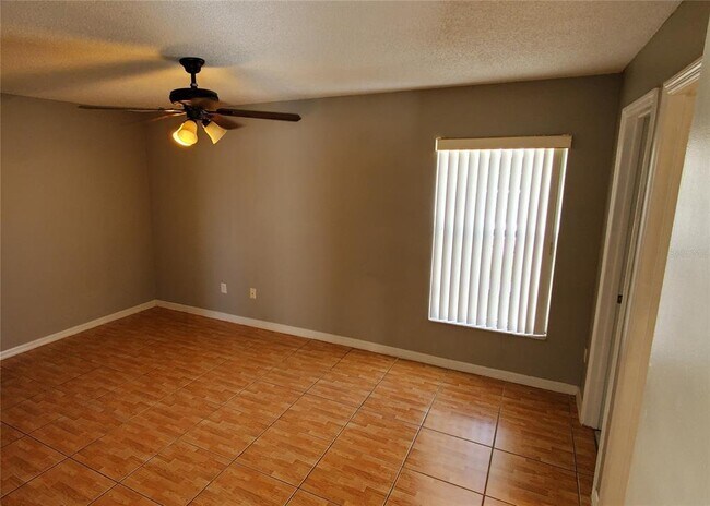 Foto del edificio - 2370 Harbor Town Dr