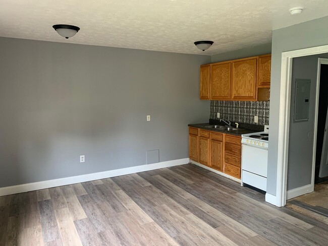 Foto del edificio - 5340 Beechwood Dr