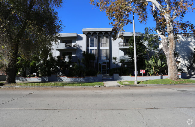 Building Photo - 725 N Sweetzer Ave