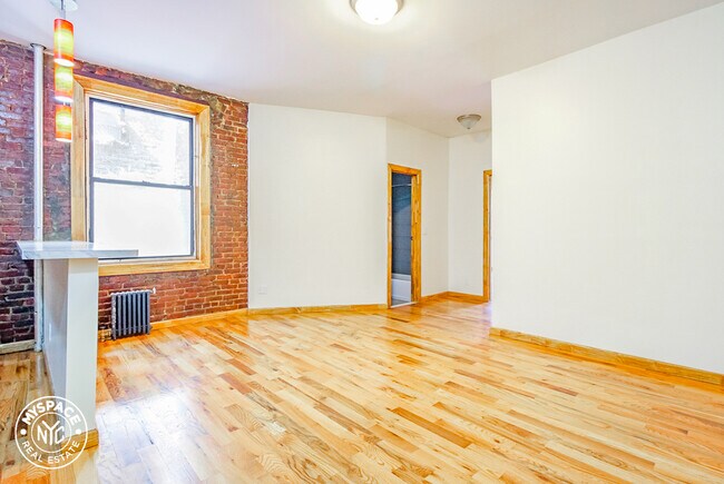 Foto del edificio - 126 Graham Ave
