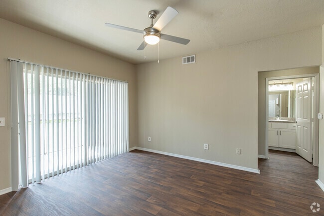 2BR, 2BA - 1129SF -7855 E Fletcher Ave Tampa, FL 33637 - The Preserve At Temple Terrace