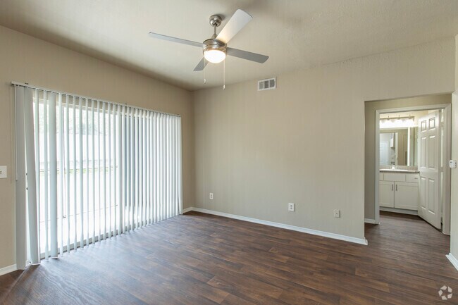 2BR, 2BA - 1129SF -7855 E Fletcher Ave Tampa, FL 33637 - The Preserve At Temple Terrace