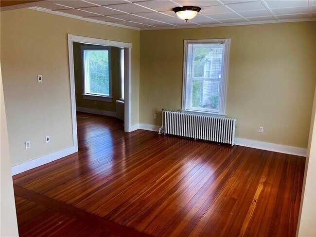 Building Photo - 673 Aquidneck Ave