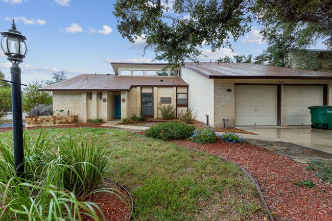 Building Photo - 4602 Pinecomb Woods St