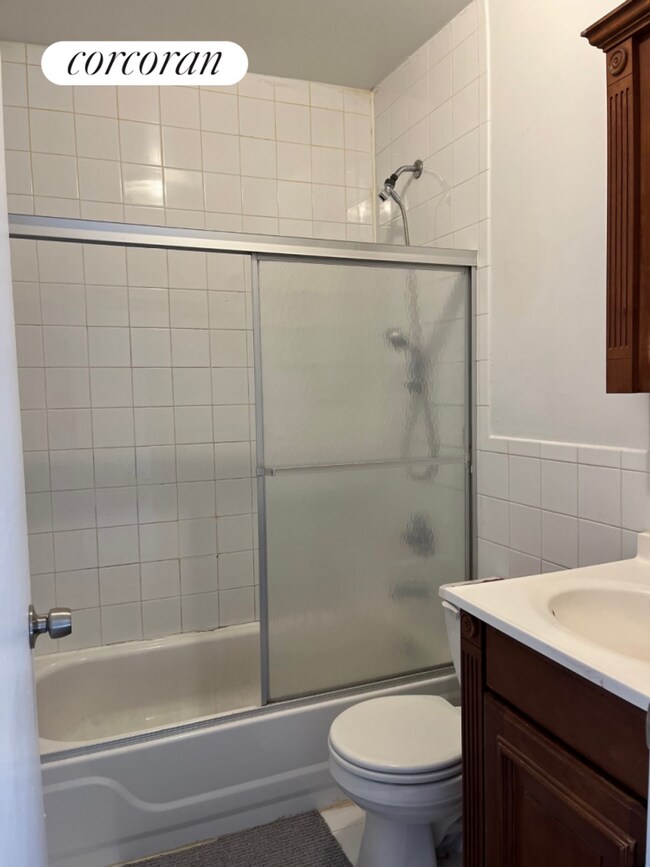 Building Photo - 696 Jerome St