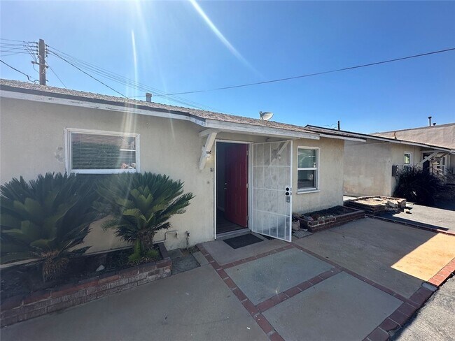Building Photo - 936 W Foothill Blvd
