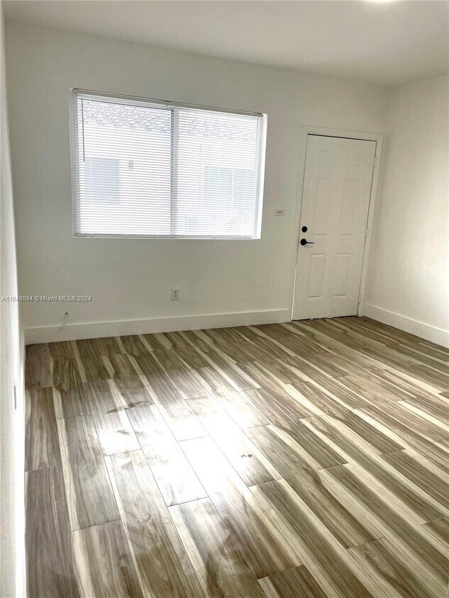Primary Photo - 120 NE 55th St
