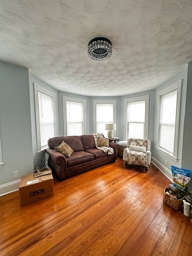 Building Photo - 99 School St