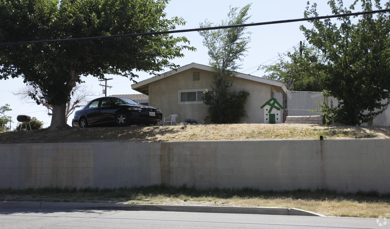 Building Photo - 15156 Mojave Dr