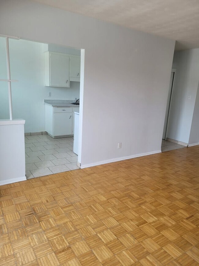 Photo du bâtiment - For Rent: Bright & Spacious 2-Bedroom Apartment – Available Immediately!