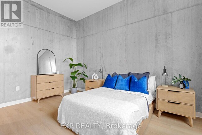 Building Photo - 101 Champagne Ave S