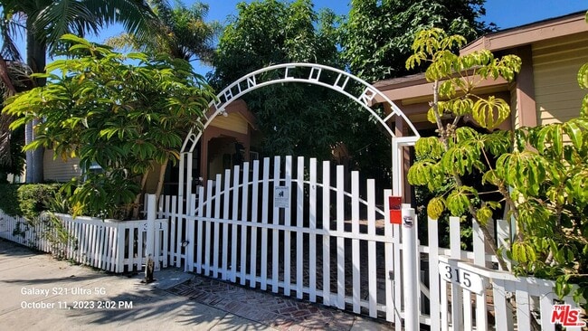 Building Photo - 311 N Venice Blvd